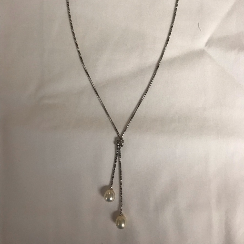 Silver necklace with pearls